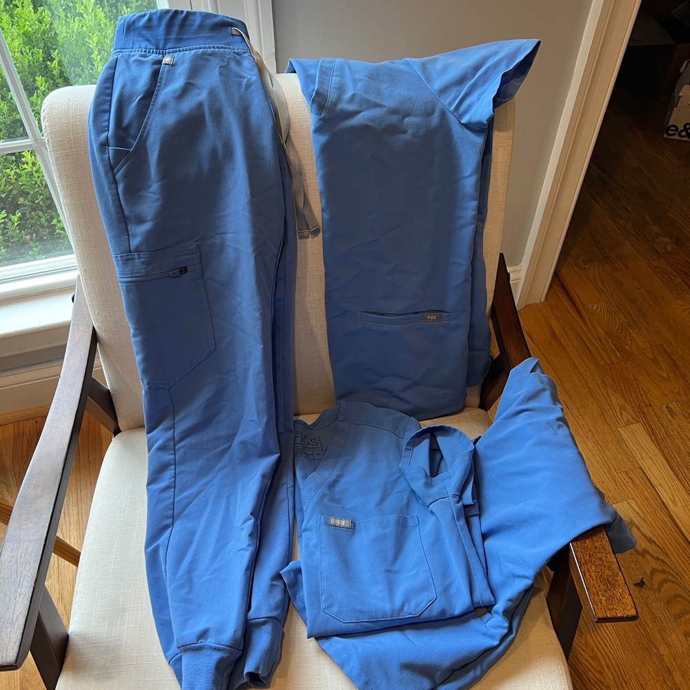 Fig XS Ceil Blue Scrub Set (1 pair of jogger pants & 3 shirts)